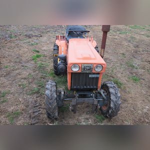 Kubota B 7100 tractor, MFWD, 8-16 rear tires, 6-12 front tires, 540 pto, 986 hrs