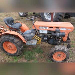 Kubota B 7100 tractor, MFWD, 8-16 rear tires, 6-12 front tires, 540 pto, 986 hrs