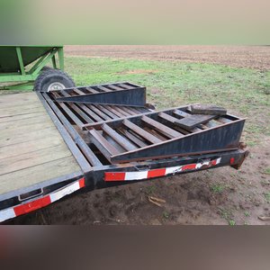 Top Brand 20â?? + 5â?? dove tail gooseneck trailer, tandem axle w/ ramps