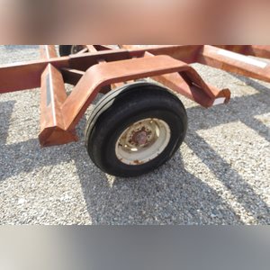Donahue 12-round bale carrier w/ front dolly