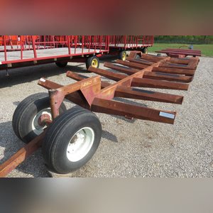 Donahue 12-round bale carrier w/ front dolly