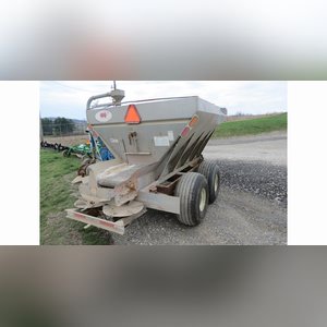 Newton Crouch 8-ton SS fertilizer/lime spreader, tandem axle, double spinner, hydraulic drive