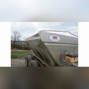 Newton Crouch 8-ton SS fertilizer/lime spreader, tandem axle, double spinner, hydraulic drive