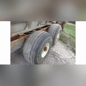 Newton Crouch 8-ton SS fertilizer/lime spreader, tandem axle, double spinner, hydraulic drive