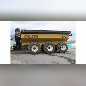 Balzer 1325 grain cart, steerable tri-axle, 30.5L-32 floater tires, 24â? auger, 1000 PTO, rear camera, tarp, SN GL2421313S305STB
