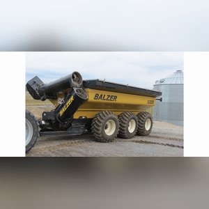 Balzer 1325 grain cart, steerable tri-axle, 30.5L-32 floater tires, 24â? auger, 1000 PTO, rear camera, tarp, SN GL2421313S305STB