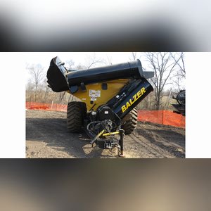 Balzer 1325 grain cart, steerable tri-axle, 30.5L-32 floater tires, 24â? auger, 1000 PTO, rear camera, tarp, SN GL2421313S305STB