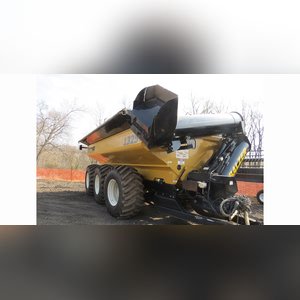 Balzer 1325 grain cart, steerable tri-axle, 30.5L-32 floater tires, 24â? auger, 1000 PTO, rear camera, tarp, SN GL2421313S305STB