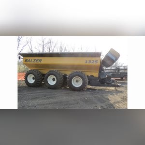 Balzer 1325 grain cart, steerable tri-axle, 30.5L-32 floater tires, 24â? auger, 1000 PTO, rear camera, tarp, SN GL2421313S305STB