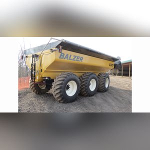 Balzer 1325 grain cart, steerable tri-axle, 30.5L-32 floater tires, 24â? auger, 1000 PTO, rear camera, tarp, SN GL2421313S305STB