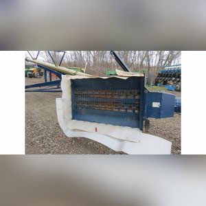 Harvest International auger, 10â?x72â??, swing away, hydraulic raise, 540 PTO (like new)