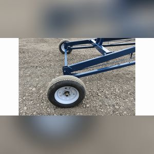 Harvest International auger, 10â?x72â??, swing away, hydraulic raise, 540 PTO (like new)