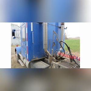 2003 Kenworth semi, 10-speed, Aerocab sleeper, wet kit, 533,629 mi., SN 1ZKDDB9X63J396181