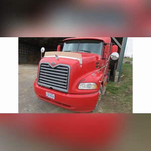 2001 Mack Vision 460 semi, auto, sleeper, wet kit, 871,287 mi., SN 1M1AE07Y81W006032
