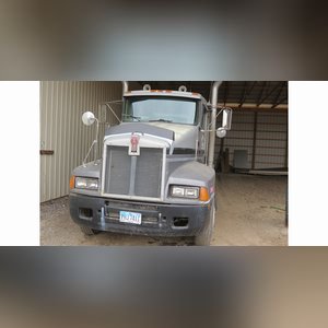 1990 Kenworth semi, 10-speed, day cab, wet kit, 620,285 mi., SN 1XKADB9X7L1545071