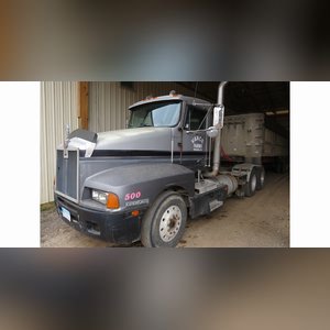 1990 Kenworth semi, 10-speed, day cab, wet kit, 620,285 mi., SN 1XKADB9X7L1545071