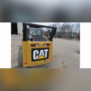 2013 CAT 262-C2 skidloader, 2-speed, 74.3 HP, Cat C-3.4 diesel, ROPS, quick coupler, 12x16.5 tires, w/ 6.5â?? material bucket, 326 hrs., SN 0262CATMW01660 (Forks sell separate)