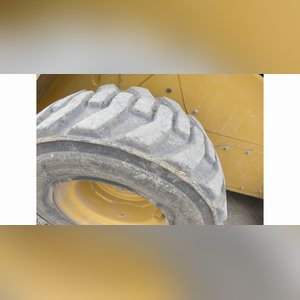 2013 CAT 262-C2 skidloader, 2-speed, 74.3 HP, Cat C-3.4 diesel, ROPS, quick coupler, 12x16.5 tires, w/ 6.5â?? material bucket, 326 hrs., SN 0262CATMW01660 (Forks sell separate)