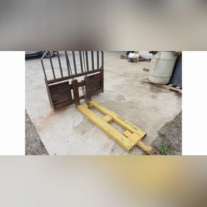 2013 CAT 262-C2 skidloader, 2-speed, 74.3 HP, Cat C-3.4 diesel, ROPS, quick coupler, 12x16.5 tires, w/ 6.5â?? material bucket, 326 hrs., SN 0262CATMW01660 (Forks sell separate)