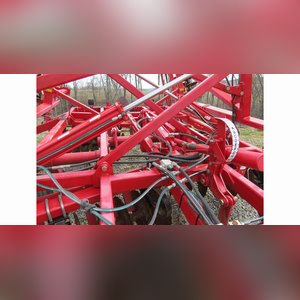 32â?? Sunflower 6630 vertical tillage disc, Saber Blade, cushion gang, hydraulic fold, 8â? spacing, rolling basket, SN BZVRT33429