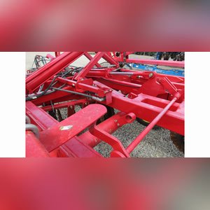 32â?? Sunflower 6630 vertical tillage disc, Saber Blade, cushion gang, hydraulic fold, 8â? spacing, rolling basket, SN BZVRT33429