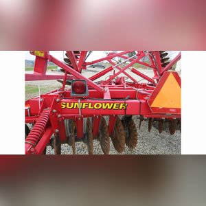 32â?? Sunflower 6630 vertical tillage disc, Saber Blade, cushion gang, hydraulic fold, 8â? spacing, rolling basket, SN BZVRT33429