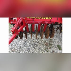 32â?? Sunflower 6630 vertical tillage disc, Saber Blade, cushion gang, hydraulic fold, 8â? spacing, rolling basket, SN BZVRT33429