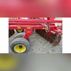 32â?? Sunflower 6630 vertical tillage disc, Saber Blade, cushion gang, hydraulic fold, 8â? spacing, rolling basket, SN BZVRT33429