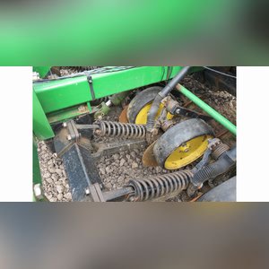 JD 750 no-till drill, 2-pt hitch, markers, SN 020467