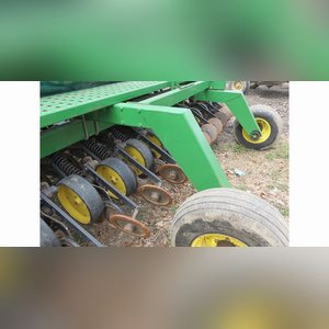 JD 750 no-till drill, 2-pt hitch, markers, SN 020467