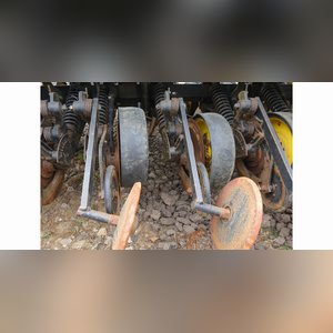 JD 750 no-till drill, 2-pt hitch, markers, SN 020467