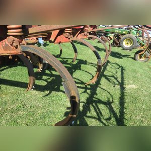 Sunflower Disk Chisel: 9 shank w/ single bar harrow