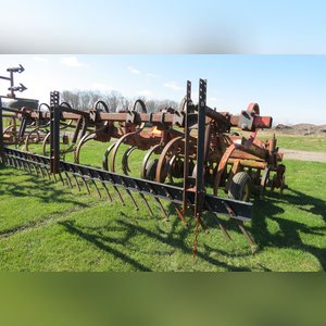 Sunflower Disk Chisel: 9 shank w/ single bar harrow