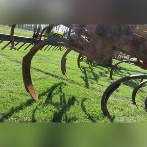 Sunflower Disk Chisel: 9 shank w/ single bar harrow