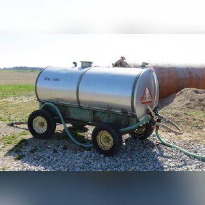 1000 gallon fertilizer wagon, SS tank with JD 1073 gear, newer pump
