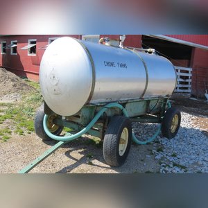 1000 gallon fertilizer wagon, SS tank with JD 1073 gear, newer pump