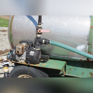 1000 gallon fertilizer wagon, SS tank with JD 1073 gear, newer pump