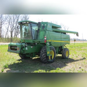 JD 2004 9560 Combine: 2570 engine, 1630 Sep (9560STS), 2nd owner, 30.5 x 32 tires, SN# H09560S710256