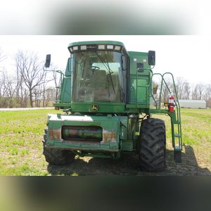 JD 2004 9560 Combine: 2570 engine, 1630 Sep (9560STS), 2nd owner, 30.5 x 32 tires, SN# H09560S710256