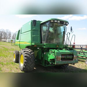 JD 2004 9560 Combine: 2570 engine, 1630 Sep (9560STS), 2nd owner, 30.5 x 32 tires, SN# H09560S710256