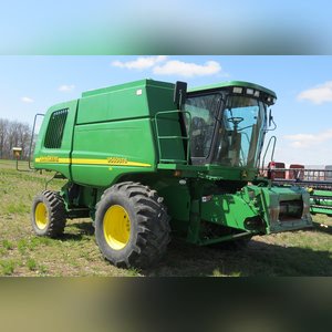 JD 2004 9560 Combine: 2570 engine, 1630 Sep (9560STS), 2nd owner, 30.5 x 32 tires, SN# H09560S710256