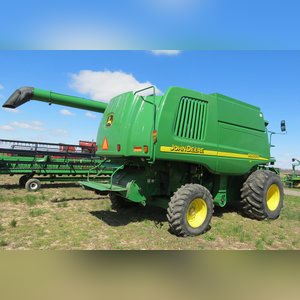 JD 2004 9560 Combine: 2570 engine, 1630 Sep (9560STS), 2nd owner, 30.5 x 32 tires, SN# H09560S710256