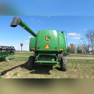 JD 2004 9560 Combine: 2570 engine, 1630 Sep (9560STS), 2nd owner, 30.5 x 32 tires, SN# H09560S710256