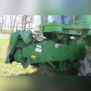 JD 2004 9560 Combine: 2570 engine, 1630 Sep (9560STS), 2nd owner, 30.5 x 32 tires, SN# H09560S710256