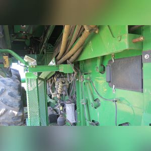 JD 2004 9560 Combine: 2570 engine, 1630 Sep (9560STS), 2nd owner, 30.5 x 32 tires, SN# H09560S710256