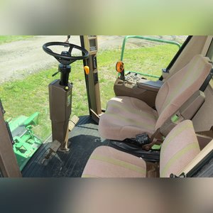 JD 2004 9560 Combine: 2570 engine, 1630 Sep (9560STS), 2nd owner, 30.5 x 32 tires, SN# H09560S710256