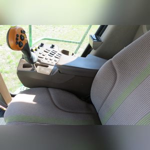 JD 2004 9560 Combine: 2570 engine, 1630 Sep (9560STS), 2nd owner, 30.5 x 32 tires, SN# H09560S710256