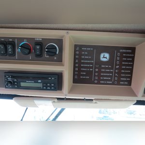 JD 2004 9560 Combine: 2570 engine, 1630 Sep (9560STS), 2nd owner, 30.5 x 32 tires, SN# H09560S710256