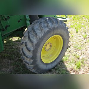 JD 2004 9560 Combine: 2570 engine, 1630 Sep (9560STS), 2nd owner, 30.5 x 32 tires, SN# H09560S710256
