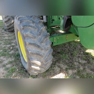 JD 2004 9560 Combine: 2570 engine, 1630 Sep (9560STS), 2nd owner, 30.5 x 32 tires, SN# H09560S710256